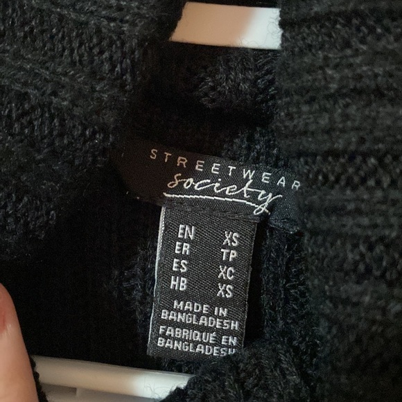 Long black, sleeveless turtleneck - Picture 4 of 4